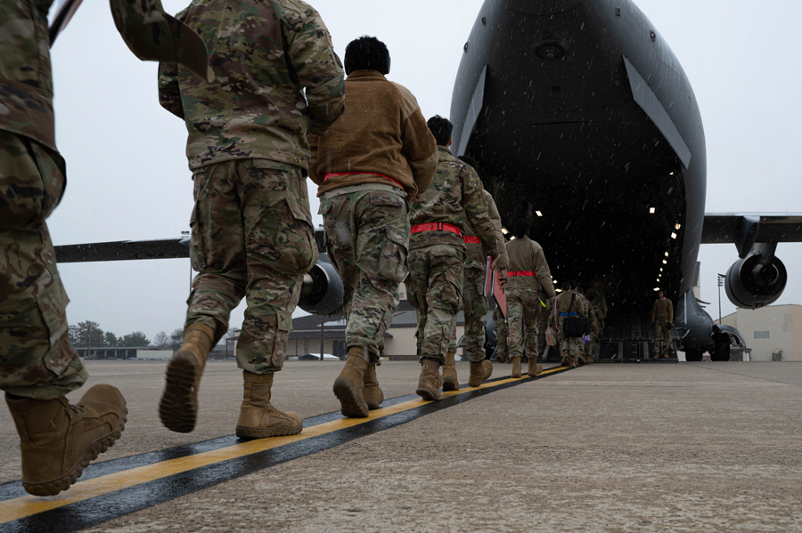#photooftheday 
aerotechnews.com/photoarchive/
Members from the 87th Air Base Wing board a C-17 Globemaster III during Jersey Dawn 23 on Joint Base McGuire-Dix-Lakehurst, N.J., Dec. 7, 2023. Members assigned to several units across the joint base participated in the exercise ...