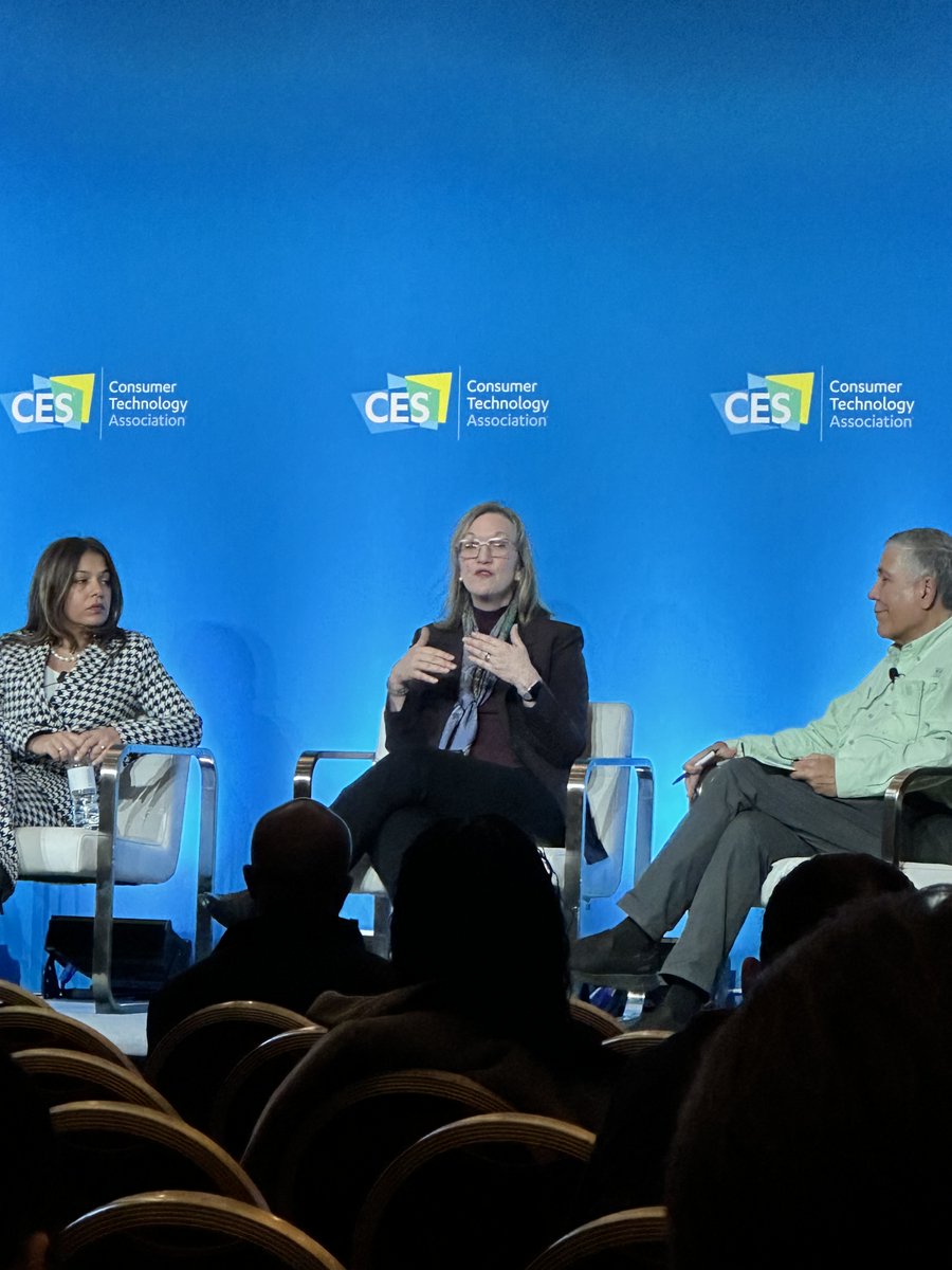 Hope you got the chance to see Metro21's @khlightman at #CES2024! #smartcities #connectivetissue #broadband