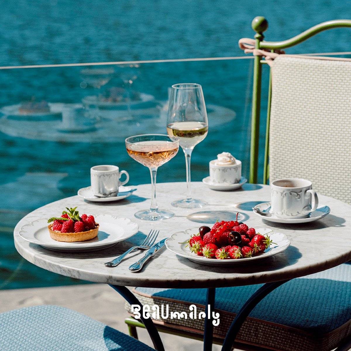 Charlies_Agency's tweet photo. New client 💫 La Plage Parisienne

La Plage Parisienne propose une réelle échappée sur la Seine, quai de Javel dans le 15e arrondissement de Paris.

Dans un décor années folles coloré signé Martin Brudnizki, une cuisine des bords de l’eau s’y déguste dans une belle ambiance. https://t.co/6ZipJQY7Io