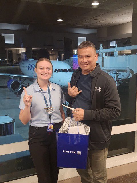 The SAV team @fly_SAV had a double dose of fun as we celebrate 🎉 Ms. Berli and Mr. Savares reaching 1MM today! Thank you for your loyalty with @united. @jacquikey @Jmass29Massey