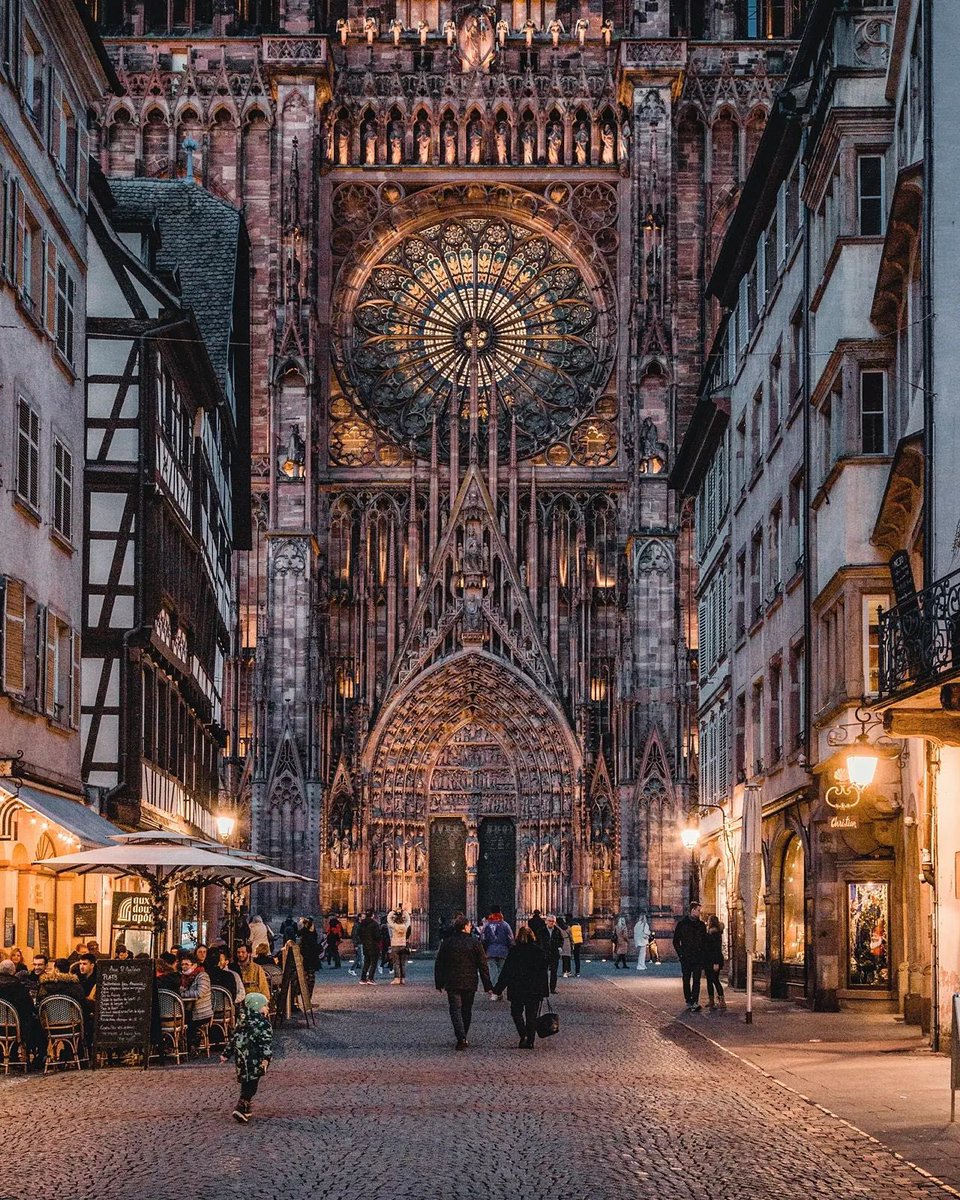 PerseusLeGrand's tweet photo. La beauté est nécessaire dans notre société. 

Voici les plus belles cathédrales d'Europe 🧵

1) Cathédrale Notre-Dame de Strasbourg 🇫🇷 https://t.co/neIIgtb995