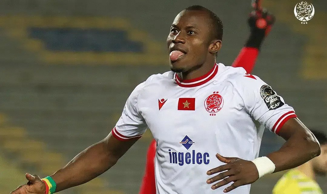🚨 Info <a href="/DZfoot/">DZfoot</a> 

L’attaquant sénégalais du Wydad Bouly Junior Sambou est dans le viseur de l’USM Alger 🔴⚫️

➡️ Les Rouge et Noir veulent attirer l’avant-centre de 25 ans afin de remplacer Tumisang Orebonye qui a récemment été libéré.