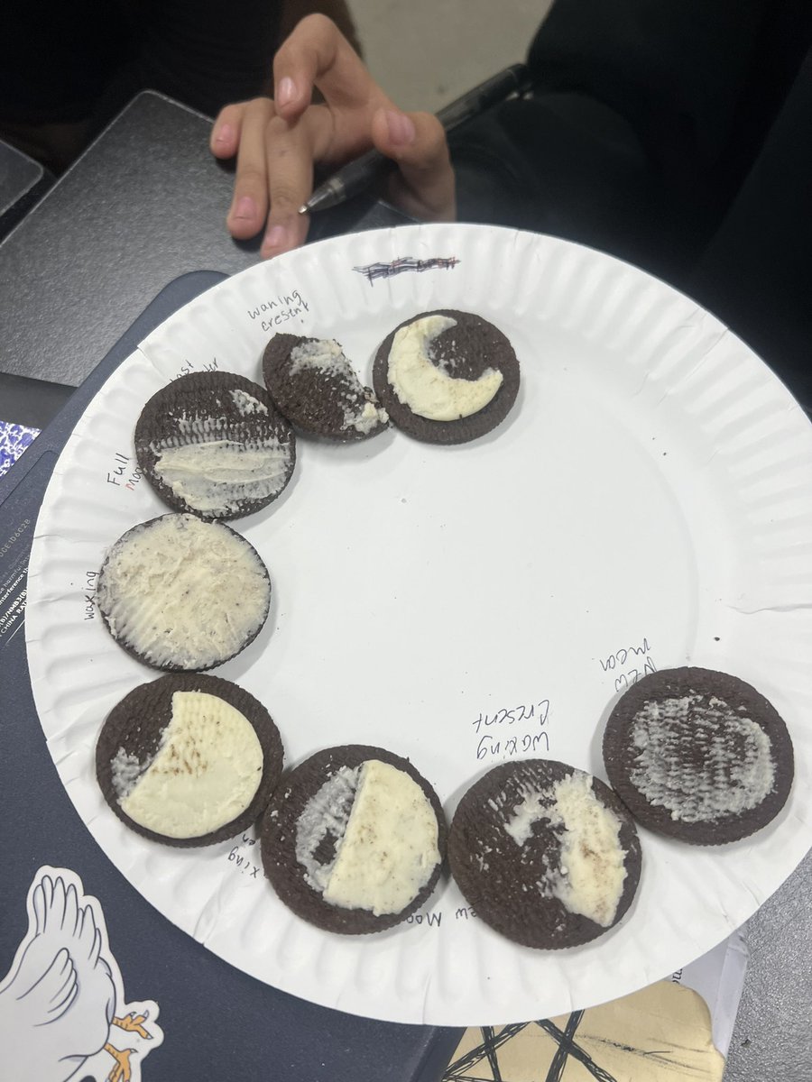 vb_jordan's tweet photo. Happenings in 8th grade Science….. Moon phases with Oreos…. @Oreo #oreocookies #moonphases #createandeat https://t.co/znY5D0QpWF