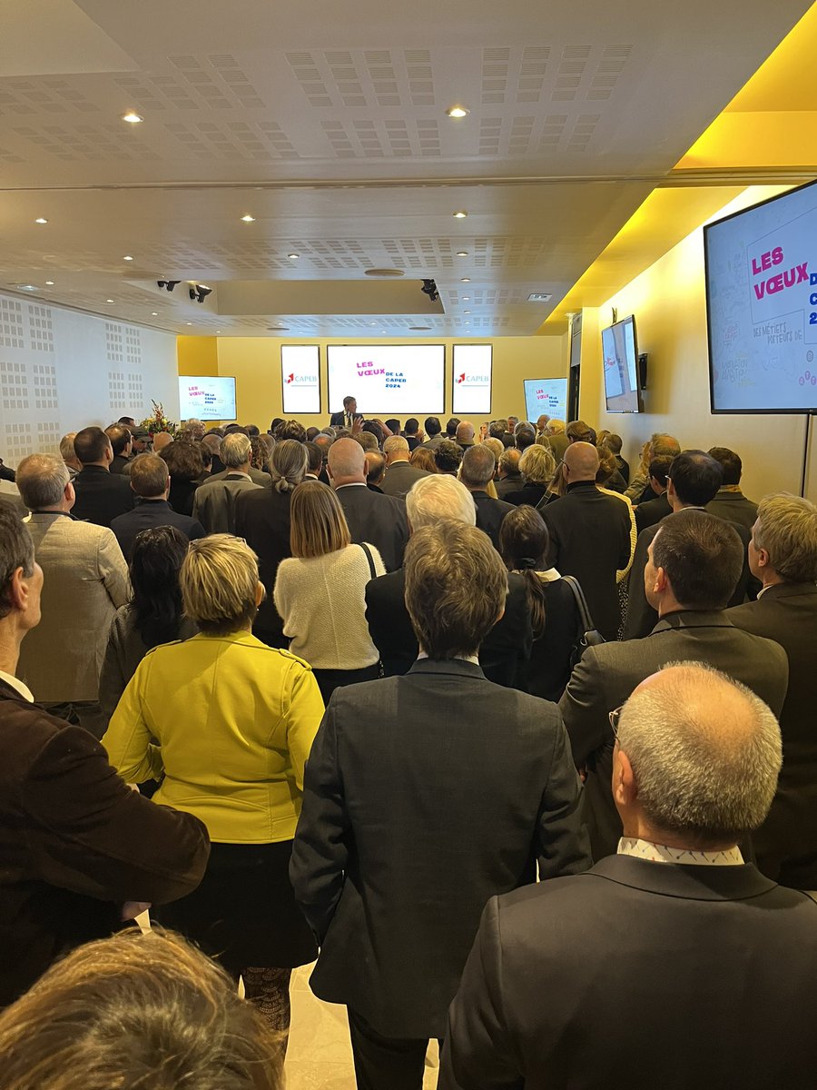 La CAPEB réunit 200 acteurs de la filière pour la présentation des vœux 2024. Un rdv traditionnel avec un retour sur l’année 2023 qui a apporté son lot de satisfactions et de déconvenues et qui a été marquée par une progression dans la reconnaissance de la place des artisans. 1/6