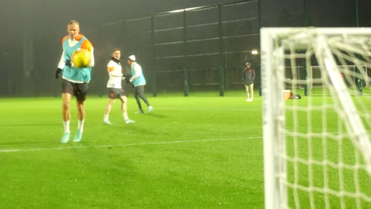 BigMarcho's tweet photo. Noticed that city players are all learning Trivela even Erling Haaland. 
What's cooking 💙💙? https://t.co/W3p3w5lBQ8