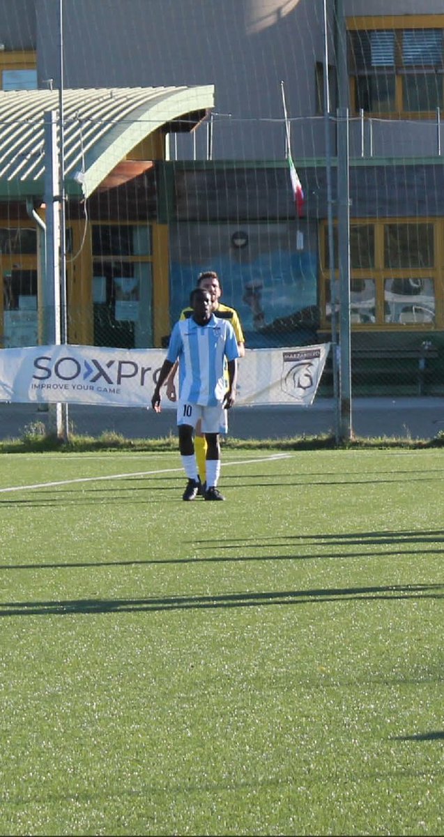 olisaemeka_G's tweet image. SO GUYS, I HAVE A YOUNGER BROTHER WHO PLAYS FOOTBALL. HIS NAME IS ONYEDIKA EZEASOR. 
THIS MAY SOUND CRAZY OR EVEN FUNNY, BUT THIS BOY IS AS TALENTED AND VERY SIMILAR IN STYLE OF PLAY AS JAMAL MUSIALA AND FLORIAN WIRTZ. HE PLAYS AS A CENTRAL ATTACKING MIDFIELDER OR LWF.
A Thread