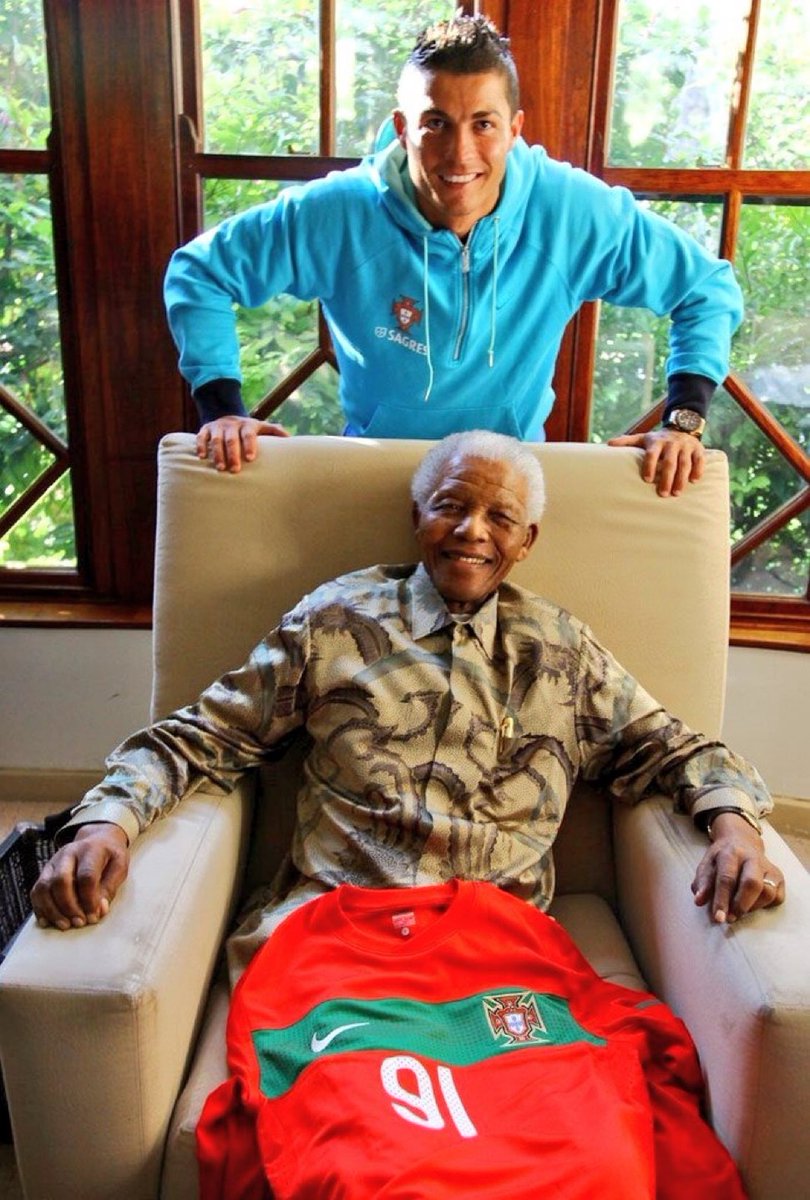 📸🔙 Cristiano Ronaldo ✖️ Nelson Mandela. ❤️