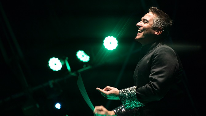 assaig_general's tweet photo. 📻 Aquest divendres a les 18h:

🔺Entrevistem @BertranColoma (@microscopi_)  i Constantino Martínez-Orts (@FilmSymphony @auditoribcn)

🔺Carlos Ágreda ens parla del Rèquiem de Mozart al @palaumusicacat (@cormadrigal @OSValles )  

🔺“La Singularitat” @Gallefa a la @jazzcava https://t.co/7wcK2vWVEP