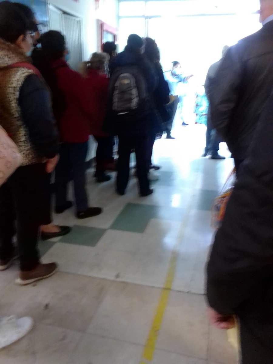 kitycaboom's tweet photo. #IMSS #zoerobledo #jorgegarralda #joaquinlopezD  
HGZ 27 Tlatelolco primer piso caos total, familiares reportan casos de covid revueltos con pacientes no contagiados https://t.co/YwUdVwhhjL