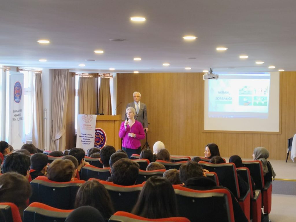 TOPLUMSAL DUYARLILIK PROJESİ: Empati Yoluyla Değişim: Akran Baskısı Eğitimi