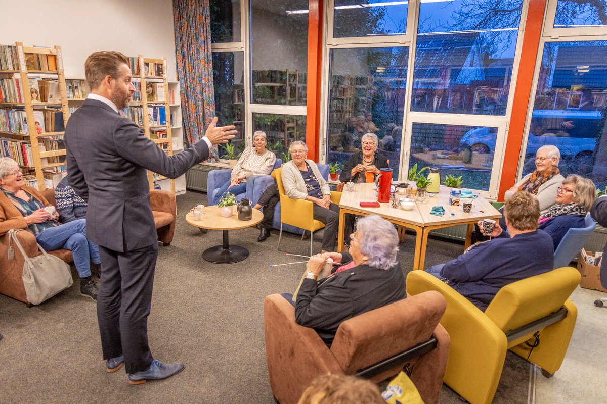 hugodejonge's tweet image. Sterke gemeenschappen zijn het cement van de maatschappij. Dat zagen we vandaag in Harkema en Gerkesklooster. We moeten structureel blijven bouwen en investeren in de regio's. Het is van groot belang dat het overal in Nederland goed wonen, werken, leven is. Want elke regio telt.