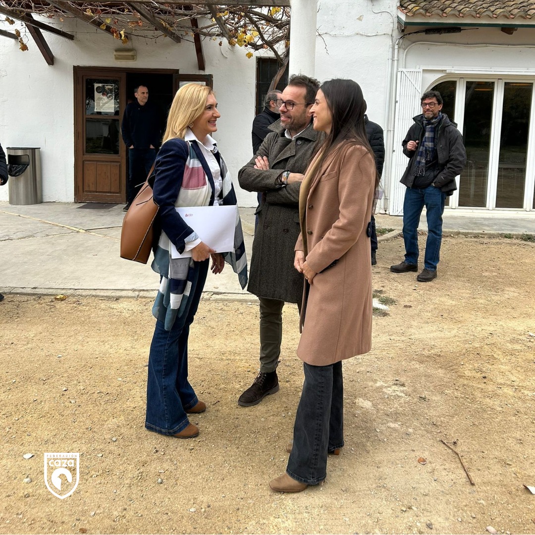 Nuestra Presidenta Lorena Martínez, se reunió con La Consellera de Medio Ambiente, el Director General de Medio Natural y Animal y los demás miembros de la Junta Rectora de la Albufera. 

Trabajamos por un equilibrio sostenible entre la caza y la conservación🌍💪.