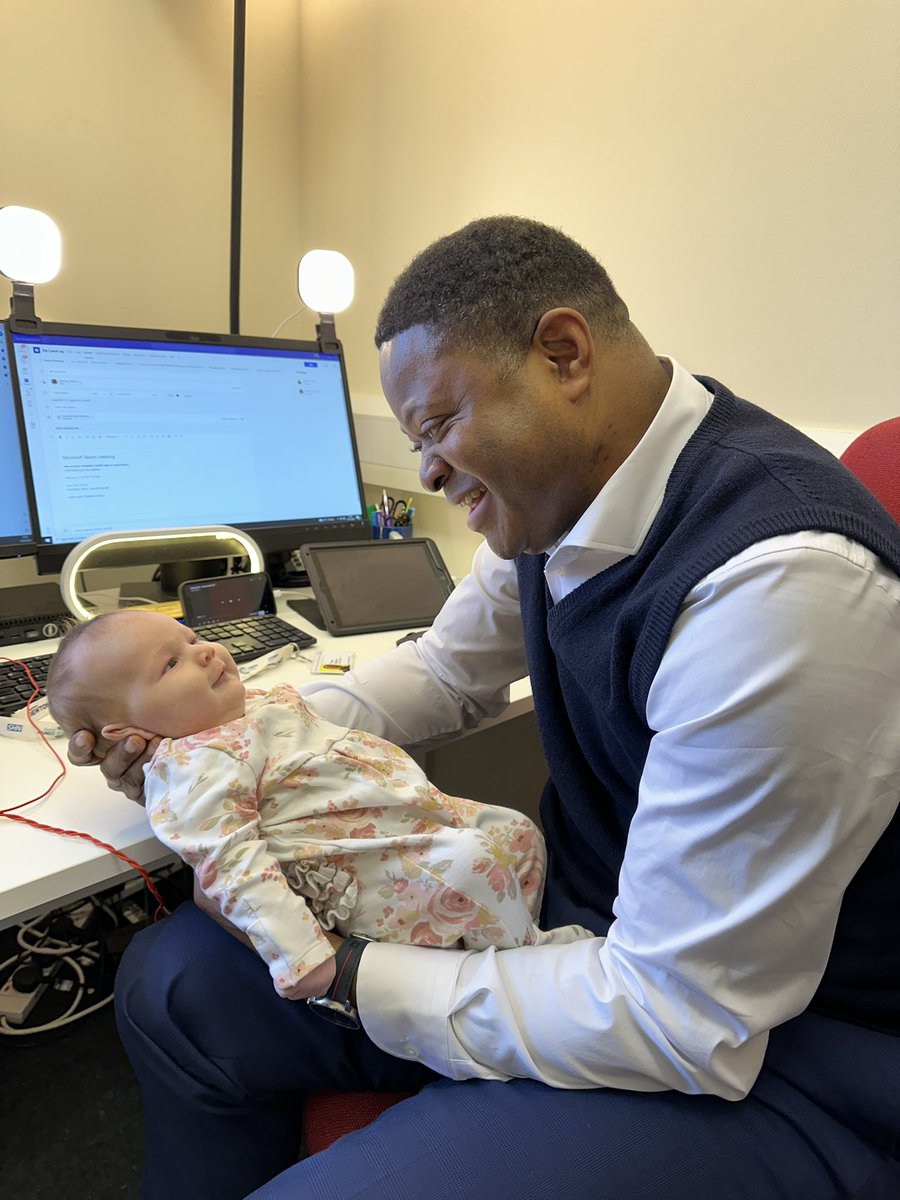 Loved popping into @MaudsleyNHS today after 8 weeks of maternity leave to say hiiii Peace’s youngest employee completed her first supervision 🤣 @PeaceAjiboye