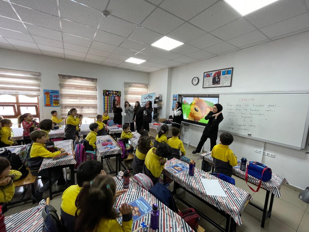 TOPLUMSAL DUYARLILIK PROJESİ: Eğlenerek Öğrenme