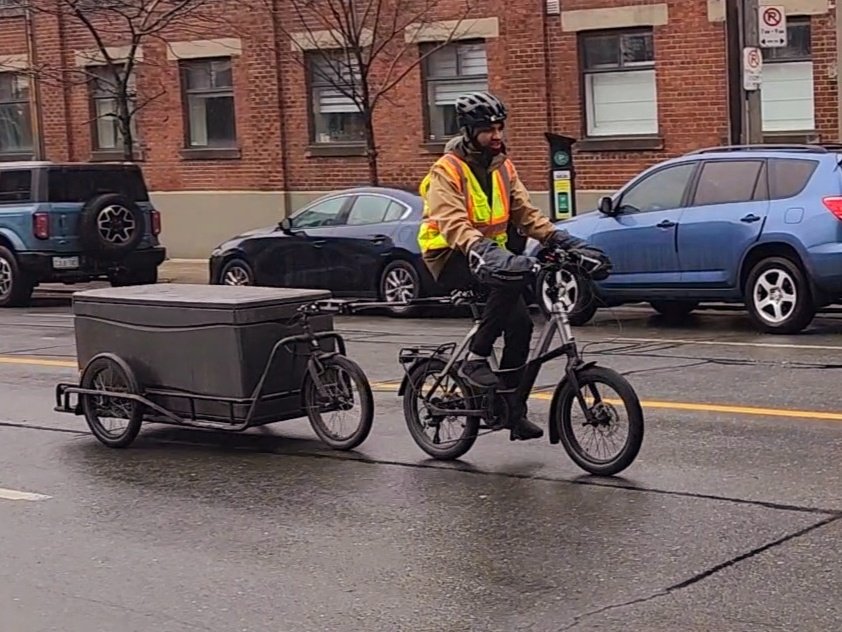 The Cube + Carla Cargo Trailer combination: perfect for long hauls around the city