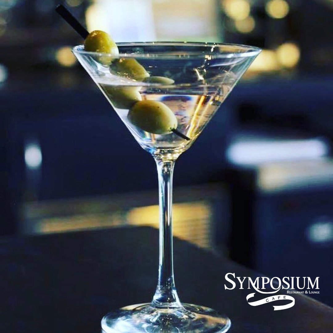 Cocktail o'clock in a cozy booth makes for a relaxing time out. Enjoy our daily brunch cocktail features or plan a Wednesday out for  $7 Martinis & Mules Specials at Symposium. Cheers!  📷Symposium Vodka Martini
#martini #vodkamartini #olives #cocktails #symposiumrestaurants