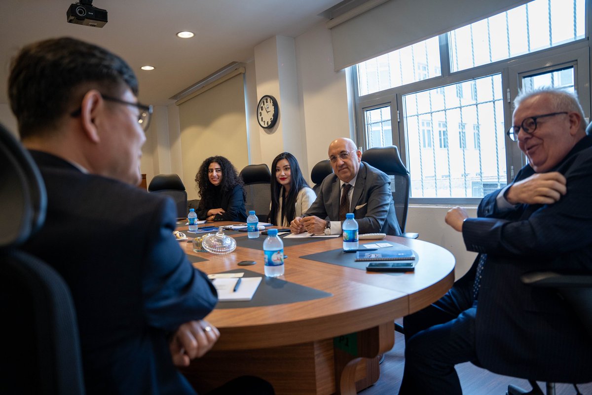 UKH_official's tweet photo. Korean Consul General Seungcheol Lim visited UKH today and was warmly received by UKH President and Vice President Prof. De. Keith Sharp and Prof. Dr. Dana Mawlood, respectively.

Both sides discussed the value of comparative studies of the economics of the Kurdistan Region of Iraq and South Korea. 

Prof. Sharp expressed UKH’s interest and motivation in developing bilateral relations with Korean universities especially in the field of economics and financial sciences. 

International cooperation was another topic discussed as UKH is broadening its mutual understandings and partnerships with prominent international universities.