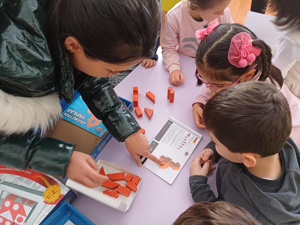 TOPLUMSAL DUYARLILIK PROJESİ: 4-5 Yaş Anaokulu Öğrencileri İçin Zekâ ve El Becerisi Geliştirme