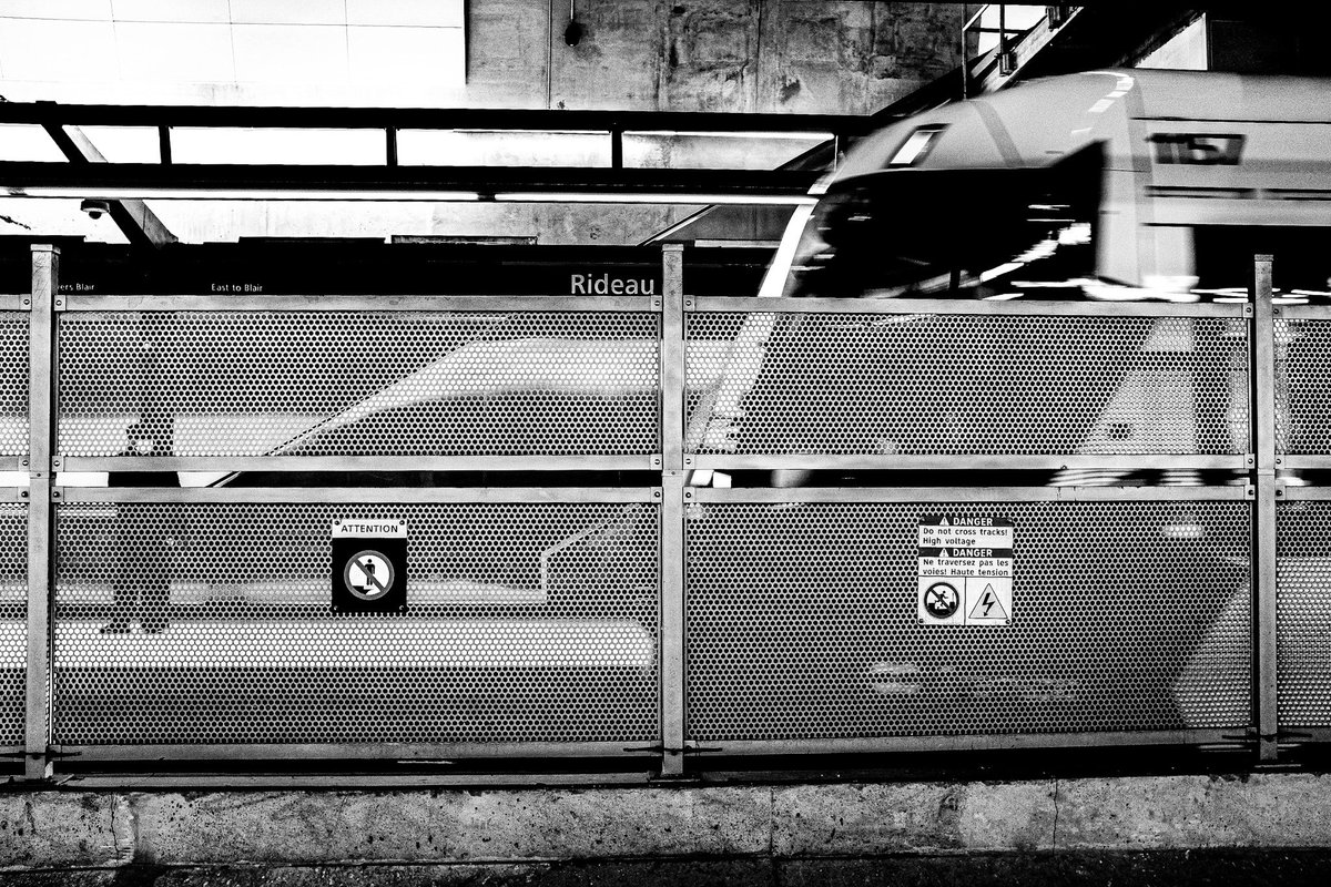 szemingwu's tweet photo. Another LRT photo #ottawa #photography #blackandwhite #apt613 https://t.co/tUy1o6UTKq