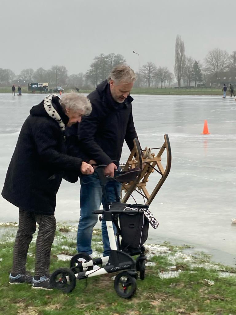Met de rollator meer gemartel dan met het schaatsen;-)