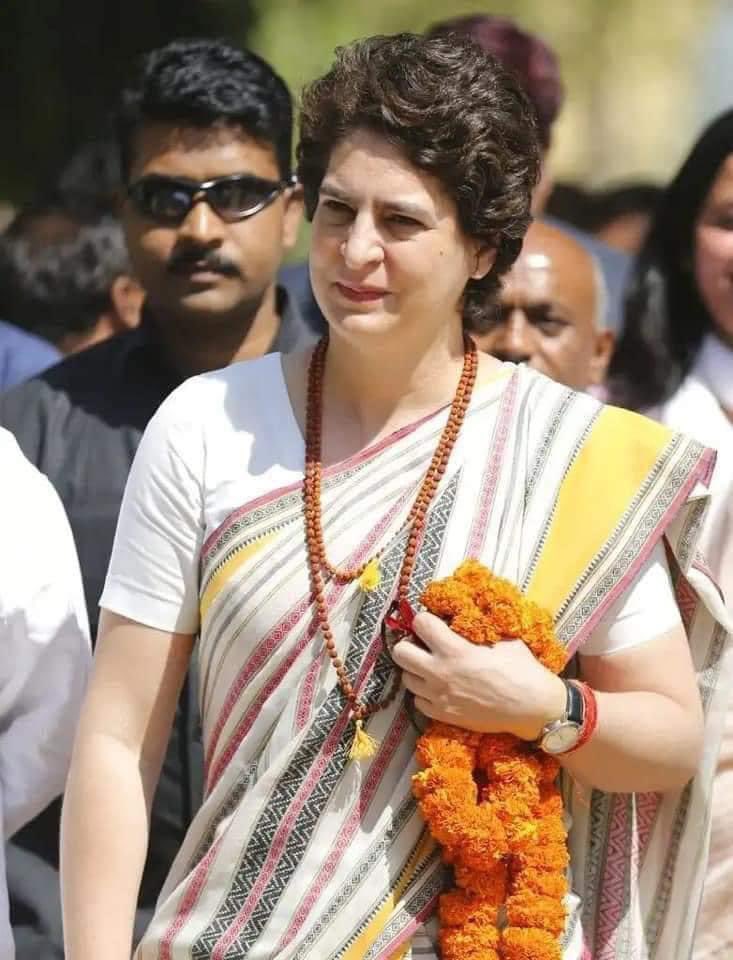 soumodiptoroyy's tweet photo. The world needs strong women ✊🏻🔸Women like you @priyankagandhi   ji  who will lift and build others, who will love and be loved. Women who live bravely.🙏 
🔸 #HBDPriyankaGandhi ji 🎂💐 https://t.co/Yj4aajf4vR