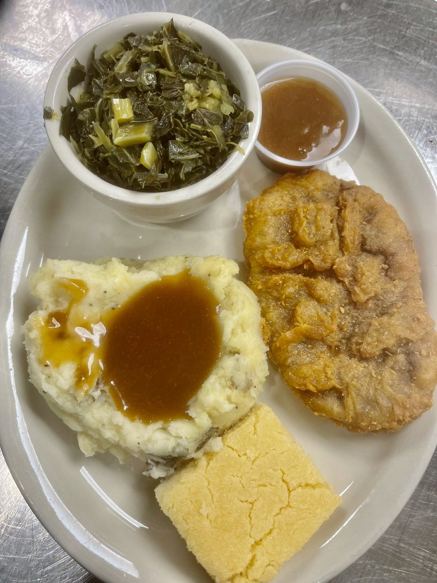 liveoaksgolf's tweet photo. It’s lunchtime!! Let’s eat!! #ROOSEVELTS has our #BluePlateSpecial today!! #CountryFriedSteak w/ #MashedTaters #Veggies #LimaBeans and more! We also have our regular lunch menu options. 601-982-1231 for #ToGo https://t.co/I4ZUyNZmLE