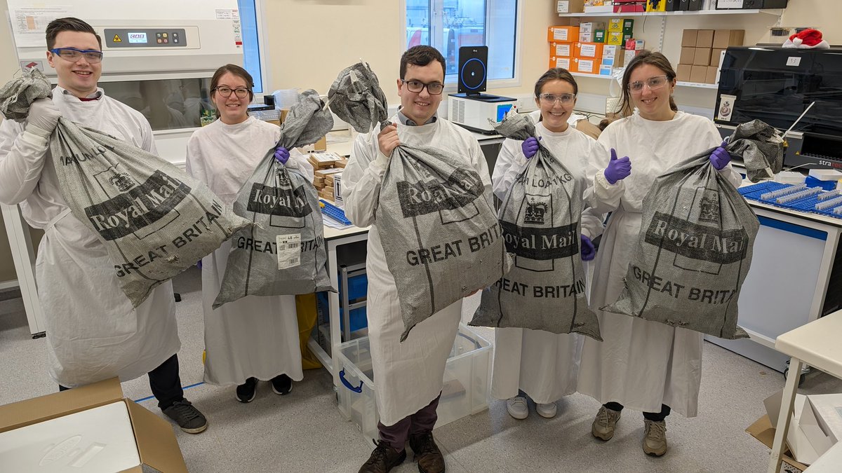 asherichia's tweet photo. A busy one today! 📫🩸💉
~400 #SIRENStudy postal serology kits have arrived, ready for testing and storing. Now to see if tomorrow brings even more...
@victoria_jhall @dr_jas_islam @SMHopkins https://t.co/C4V0KNtiIi