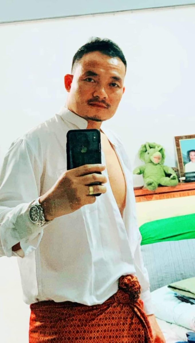 PyaeSone1478748's tweet photo. ဒီ ဘီးကျဲ က ကိုယ်ချုပ်ကွက်နဲ့တင်
ကရင် ဘီးကျဲ နဲ့ V call အပြီး ကျဲချင်လိုက်တာ သူ့ HD က ငယ်တာပဲ ခေါ်စားတာနော် 
အပျို အအိုလဲ အဖုတ်ကို ရှယ်ယက်မယ်ဘထင် https://t.co/jMf1fG2d2Y