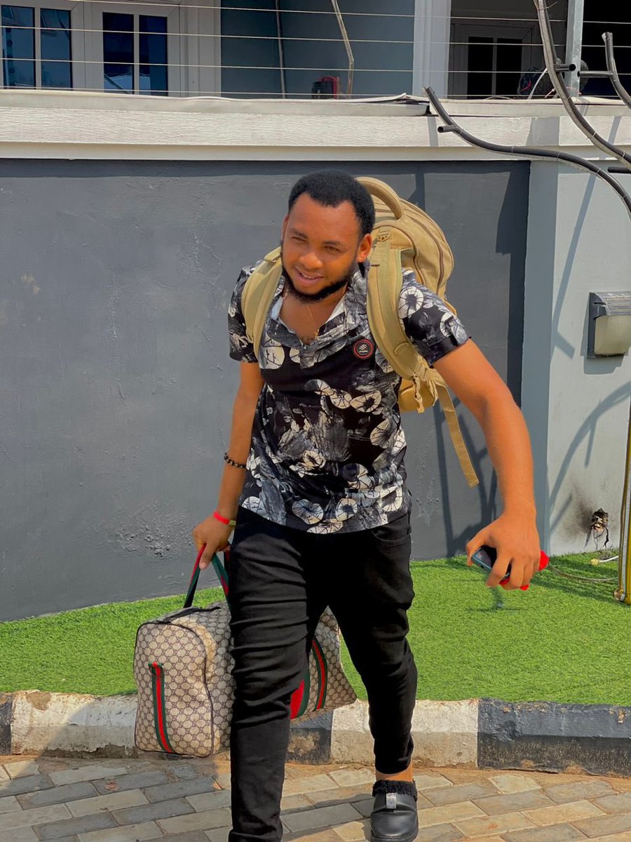 rockyswits's tweet photo. Has this year motto says
#NO_GREE_FOR_ANYBODY_OO
Na so me carry my bag find my square root 😌😌 https://t.co/qdoL9KtXI6