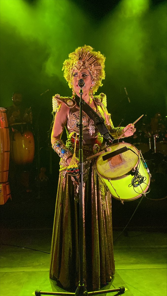 Que rufem os tambores! Já estou ansiosa pra ver todos vocês no Bloco Tecnomacumba dia 28/01 (DOMINGO) na Zona Portuária. Quem aqui está ansioso também? Me conta nos comentários.

🎉 BLOCO TECNOMACUMBA
🗓️ 28/01/2024
🕔 17h
📍 ZONA PORTUÁRIA DO RJ

#RitaBenneditto #Tecnomacumba