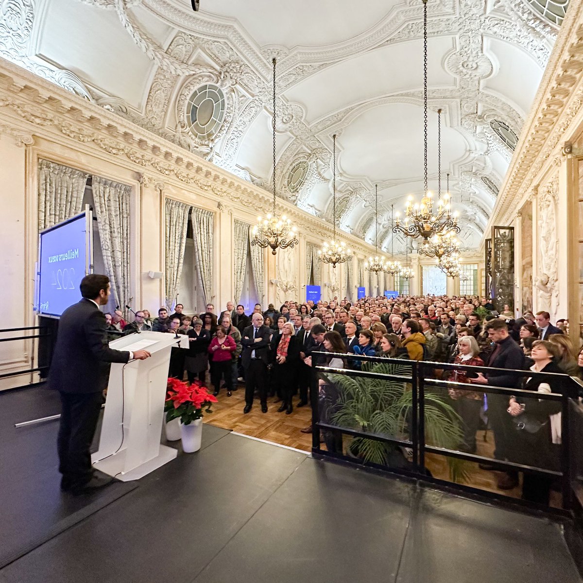 VilledeReims's tweet photo. Présentation des #vœux de la ville de #Reims. L'occasion pour @ArnaudRobinet, maire de #Reims, de rappeler les grands projets en cours et à venir, tels que les #BergesdeReims, le nouveau quartier du Port Colbert ou encore le réaménagement de la #VoiedesSacres. https://t.co/8J1oO5efs8