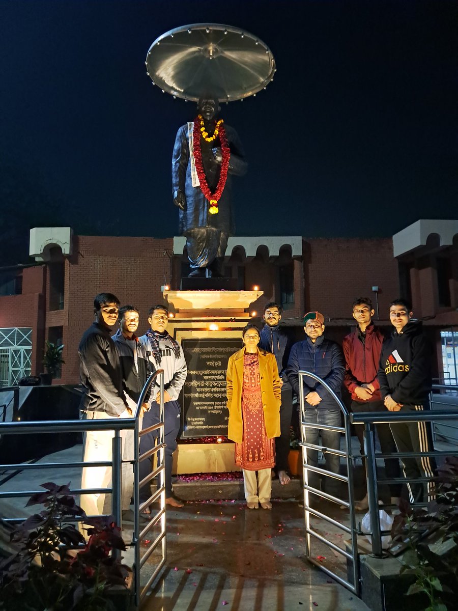 ABVPSLBSNSU's tweet photo. 11/01/24
श्री लाल बहादुर शास्त्री राष्ट्रीय संस्कृत विश्वविद्यालय अभाविप इकाई द्वारा विश्वविद्यालय के प्रेरणा स्रोत पूर्व प्रधानमंत्री  #लालबहादुरशास्त्रीजी को उनकी पुण्यतिथि पर विश्वविद्यालय परिसर उनकी मूर्ति पर माल्यार्पण कर तथा दीप प्रज्वलित कर उन्हें श्रद्धांजलि प्रदान की https://t.co/jx6Y56KnNS