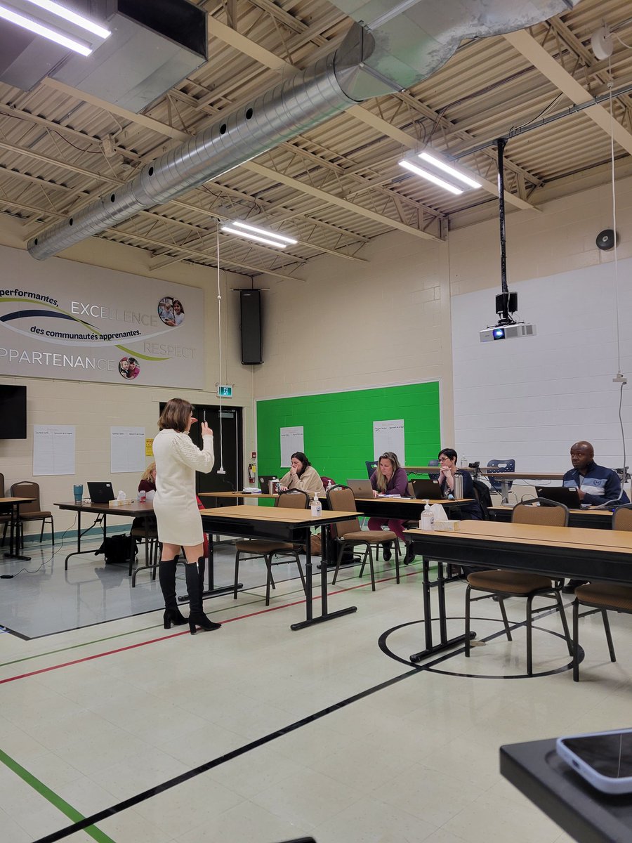 Formation pour le personnel de nos écoles impliqués dans le Programme d'appui aux nouveaux arrivants (PANA) menée par <a href="/HeleneLecardH/">Hélène Lecard-Hallas</a> . Intéressant ET important!! @CSCP_EDI <a href="/CscProvidence/">Csc Providence</a> <a href="/JPGagnier/">J</a>