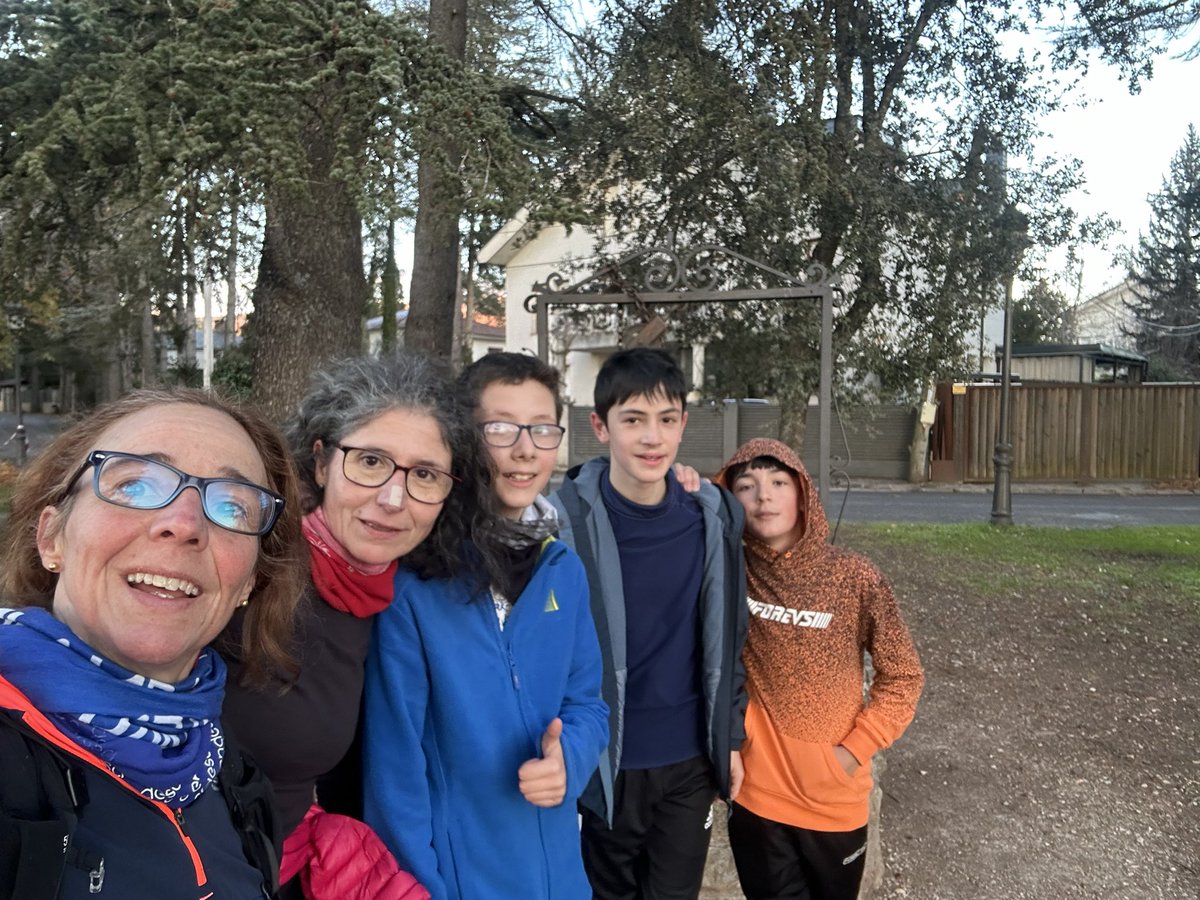 mariarsuaga's tweet photo. #runners después de esquiar @nazaretoporto 6km fantásticos!! Muy grandes #luism #alvaro #marcos 1y 2 de la ESO https://t.co/tLvJBorkVu