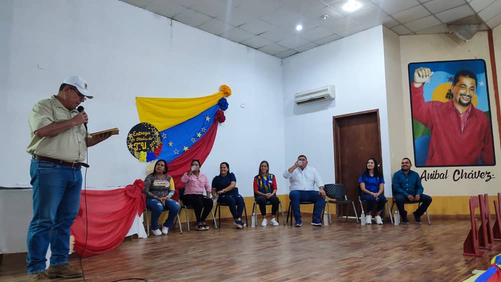 #EnFotos | ¡Justicia social! Con la entrega de 72 títulos de tierra para las comunidades de José Félix Rivas y urbanismo Alberto Arvelo Torrealba.

#11Ene 
<a href="/Alexanderpsuvs1/">Alexanderpsuvsabaneta</a>
#VenezuelaAvanzaEnPaz
