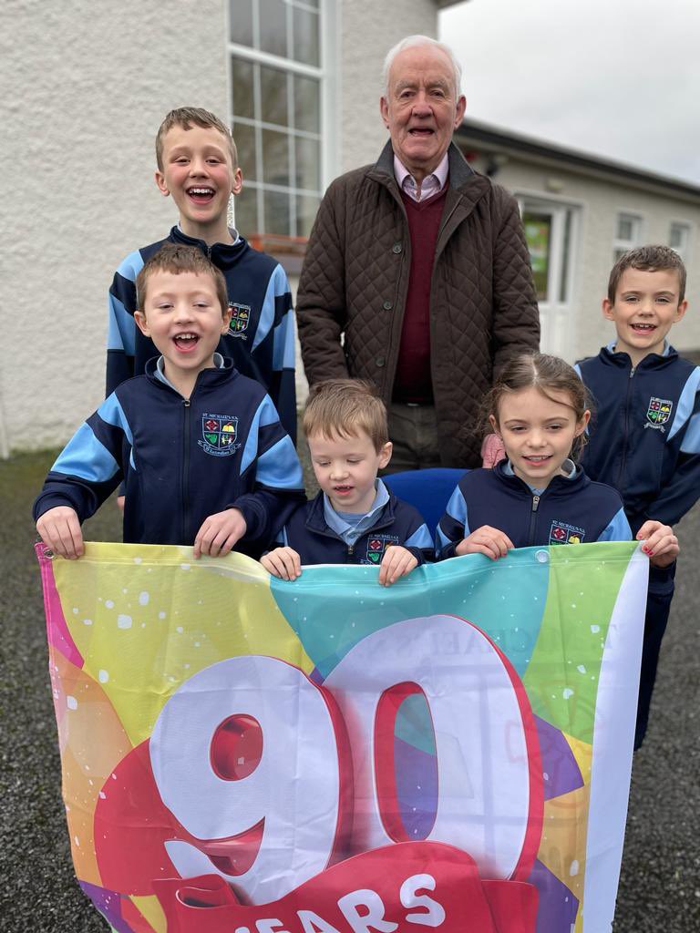 rackwallacens's tweet photo. Past pupil Jim Macklin presented our school with a 90th birthday flag. He’s pictured with some of his grandchildren who are pupils in our school.

#stmichaelsrackwallace 
#Ardaghey 
#rackwallace90 https://t.co/0Rq7rgAaaB
