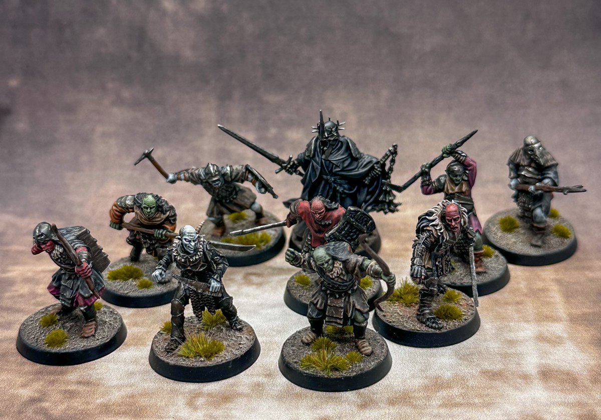 Though the sculpts take me right back to the early 80’s 🤮 they paint up alright 🙏 and quickly and that’s what matters 👍 few more stinking Orc’sies out the door  after a good studio tidy.

#miniaturepainting #warhammer #WarhammerCommunity #LordOfTheRings #mesbg