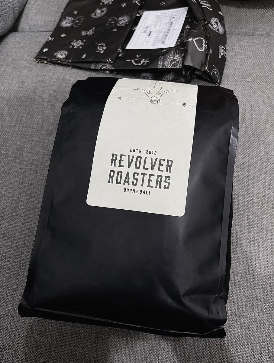 tulusnana_'s tweet photo. Dapat hadiah dari kenalan suami
Alhamdulillah jadi bisa nyobain coffee high quality dari Bali ini 😄 https://t.co/zKdZ5jXcd4