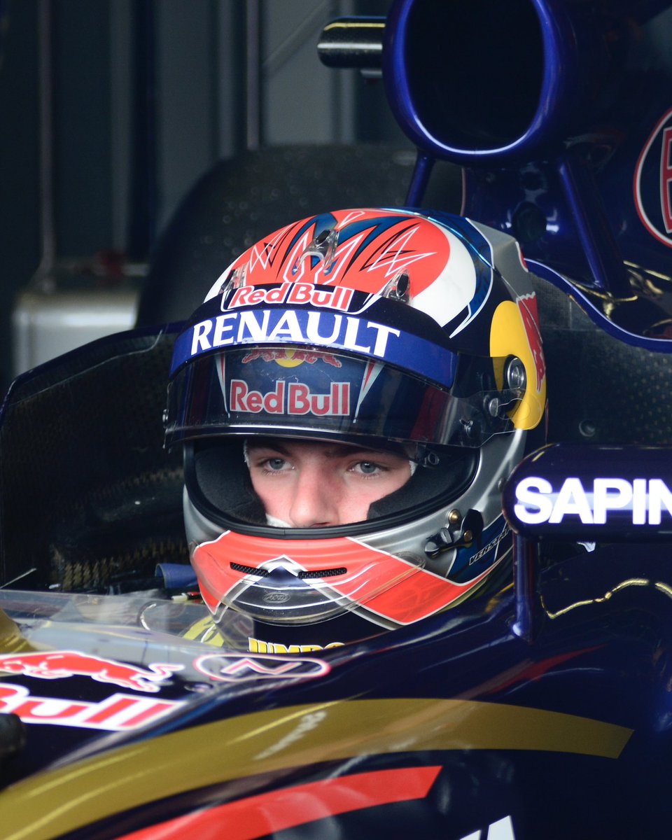 VerstappenCOM's tweet photo. 2015 Season 📸 drop. 

Which one is your favourite?  👇

#F1since2015 https://t.co/MMeio5IGcI
