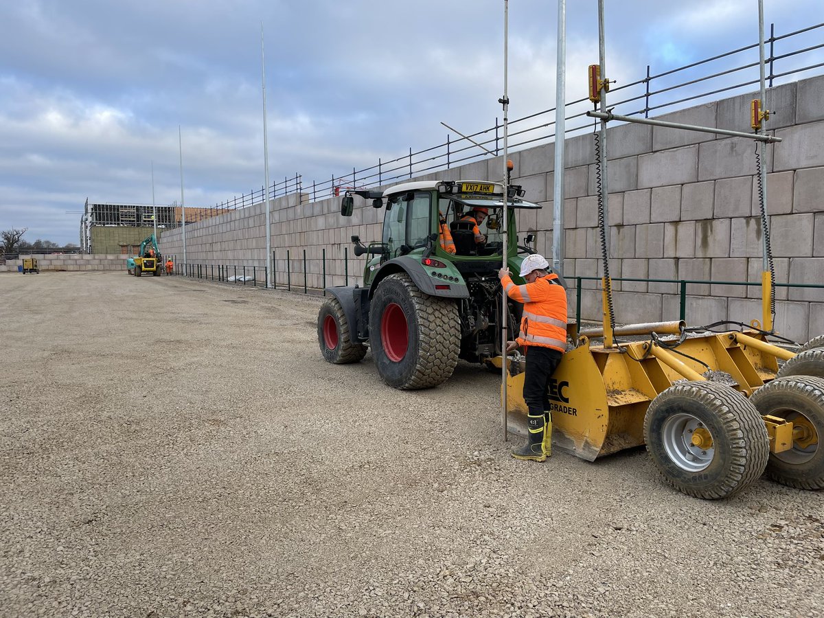 tobycarrick1's tweet photo. Laser grading on one of our 3G projects. https://t.co/EYHIHvCC3w