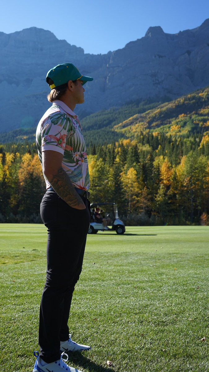 Throwback Thursday. Enjoying the view in the Rockies 🗻🇨🇦

#tbt #rologolf #golf #golfapparel