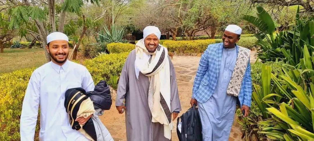 FikrAlJabarti's tweet photo. Abdulhamid the son of Shaykhul Qurra of Somalia Shaykh Abdurashid Ali Sufi has passed away. My deepest condolences go to the Shaykh and his family for their loss. May Allah(ﷻ) forgive Abdulhamid and grant him Jannah al-Firdous, Amiin. 

انا الله وانا اليه راجعون https://t.co/3viRoiQA96