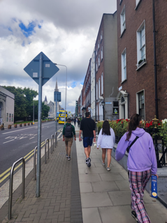 ies_condesaeylo's tweet photo. En el mes de agosto de 2023 nuestro alumnado del Ciclo Superior de Técnico en Enseñanza y Animación Sociodeportiva, asistió en Dublin a un curso de inmersión lingüística #PlanDeRecuperación
#BLNGCYL_2023 https://t.co/B0BIoYNQ7b
