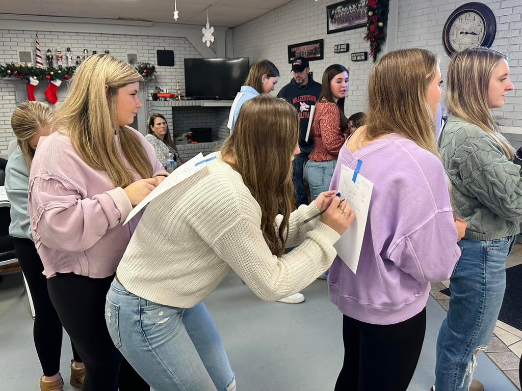 taylorisley23's tweet photo. Had so much fun at the Christmas Party with the Carolina Cardinals Yates. I will miss some of these girls who are moving on to the next chapter.  I also got the most stolen bases plaque award! @CardinalsYates @Walkertown_AD @WalkertownHigh @wtown_softball https://t.co/3ToRn2aMgf