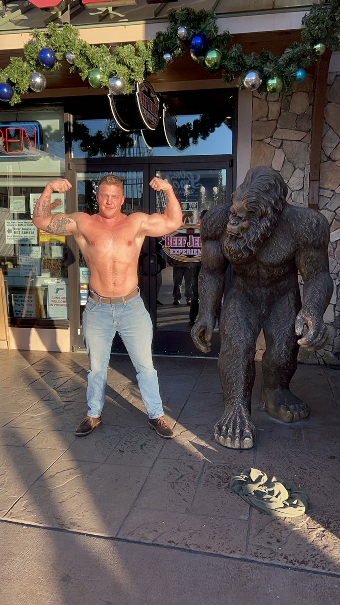Real_Chlarizard's tweet photo. Messed with Sasquatch in Gatlinburg https://t.co/3YxtTzNkhd