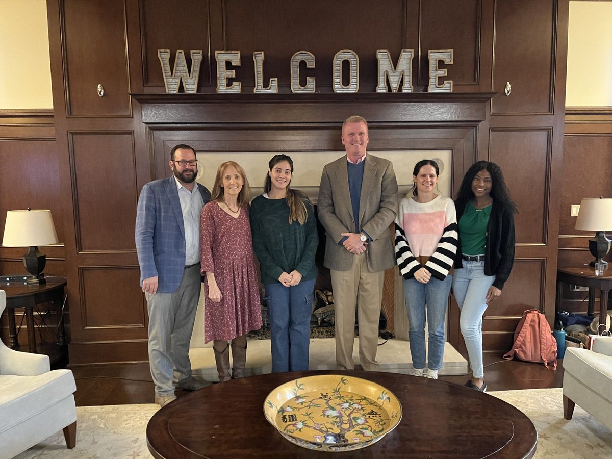 FulbrightAssoc's tweet photo. Last year, the Arkansas chapter hosted a reception to celebrate the first day of International Education Week!

 See more upcoming chapter events across the USA on the national event calendar: https://t.co/fGmcGMIrQQ #Fulbright #FulbrightAlumni #FulbrightChapters https://t.co/y0FtGsWuNv