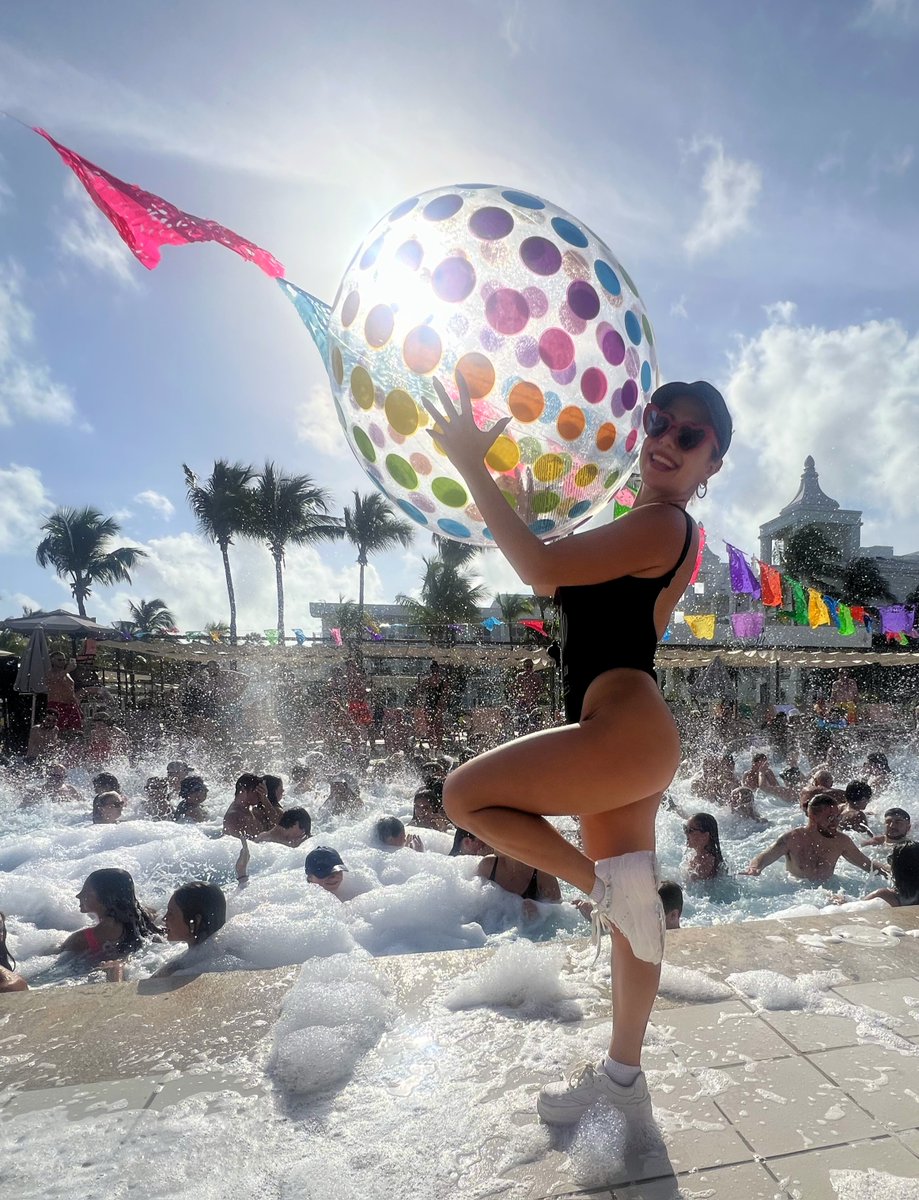 CocoBongoShow's tweet photo. Having fun #CocoBongoStyle in the @RivieraMaya! 😎 Let's get this party started! 🎉
👉 https://t.co/lG9yxjn4wq https://t.co/O4Xg5lt7mO
