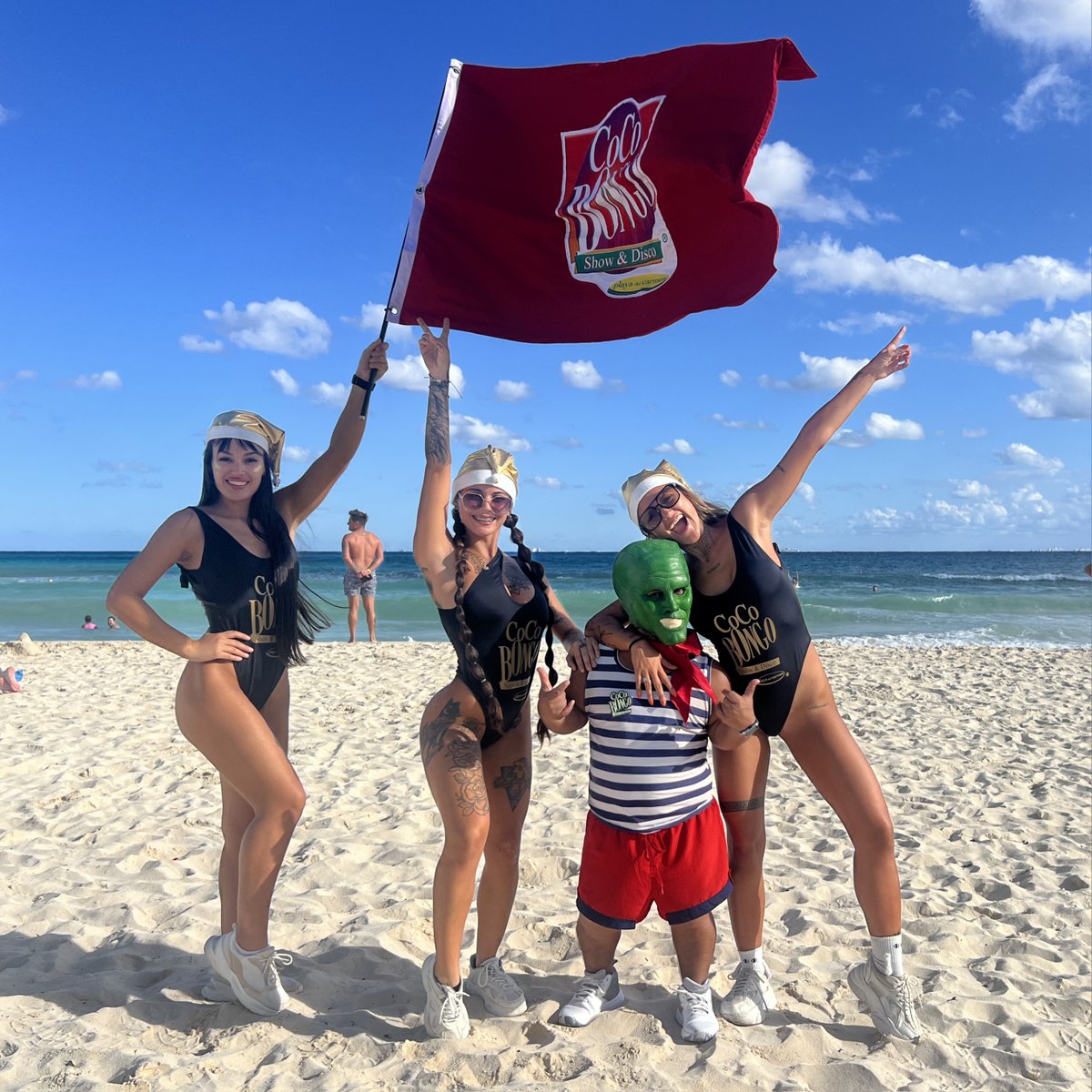 CocoBongoShow's tweet photo. Having fun #CocoBongoStyle in the @RivieraMaya! 😎 Let's get this party started! 🎉
👉 https://t.co/lG9yxjn4wq https://t.co/O4Xg5lt7mO