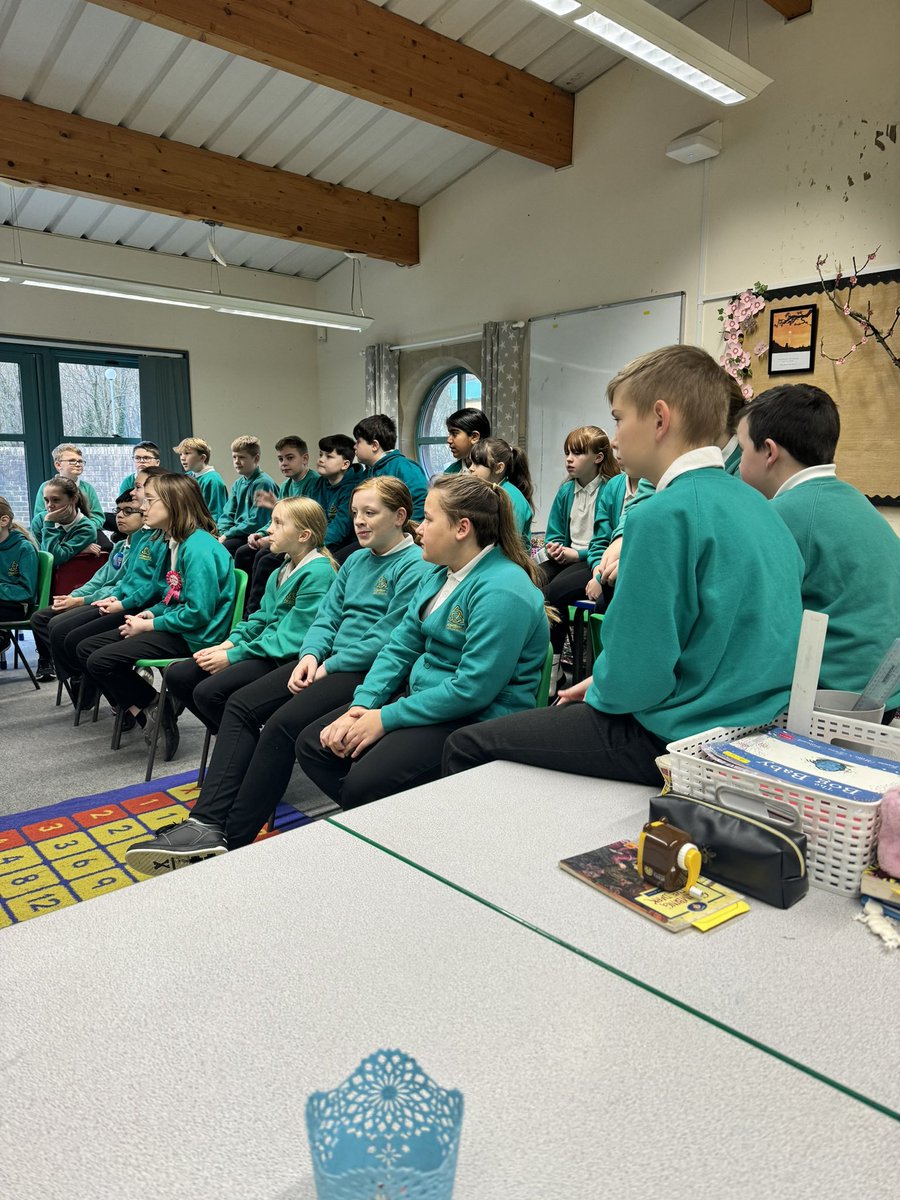 ALCroseheyworth's tweet photo. Here are Roseheyworth Road Year 6 learners learning about British Sign Language. Da iawn, pawb. https://t.co/o6yTm43NfG