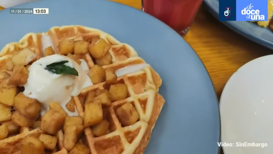 🔴#EnVivo ¬ #DeDoceAUna Para los fans de los waffles, @nan_chz visitó Freims, un lugar cerca del Parque México, CdMx, donde se puede disfrutar de huevos benedictinos o waffles con una compota de manzana y helado de miel. ¡Los dejamos con esta cápsula! youtube.com/live/E9kp59jau…